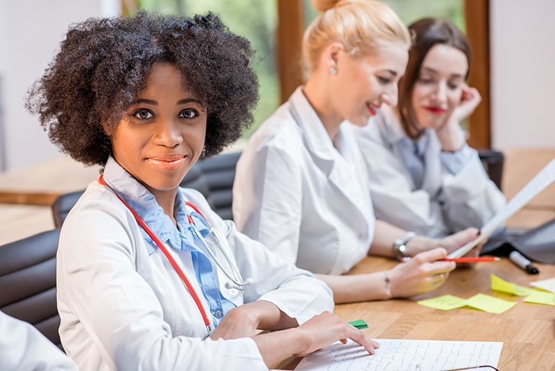 Nurse practitioners learning advanced dermal filler injection techniques facial anatomy Montreal training