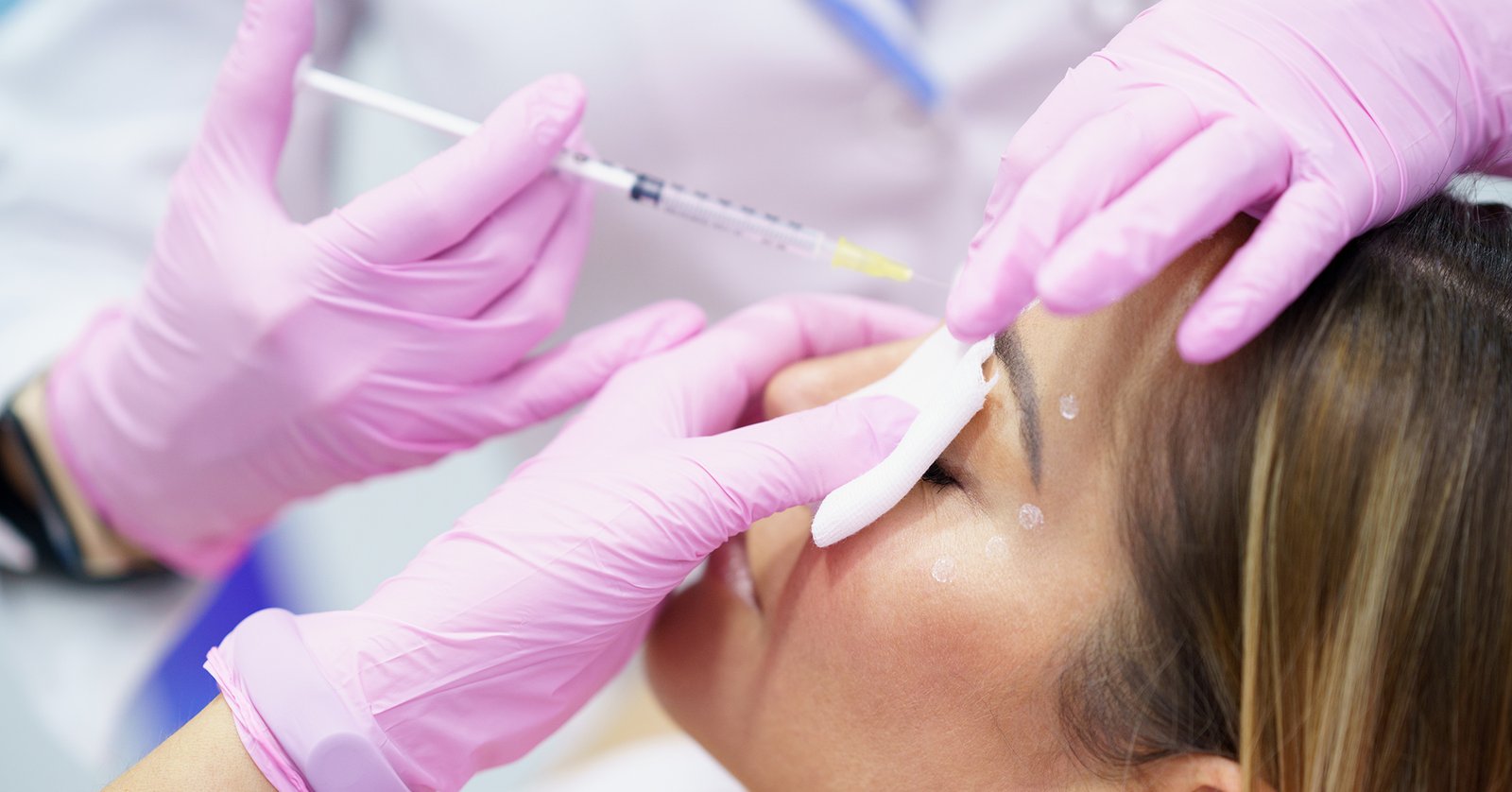 From TMJ Treatment to Facial Aesthetics: Why Quebec Dentists Have the Perfect Foundation Dr Angelina Guzzo ODQ advisor providing hands-on Botox injection training for Quebec dentists at AMEQ Academy Montreal